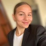 Julia - Community Manger