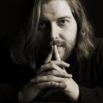 Yann - Consultant en Communication | Stratégie & Création