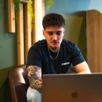 Romain - Directeur artistique & Motion Designer 2D/3D