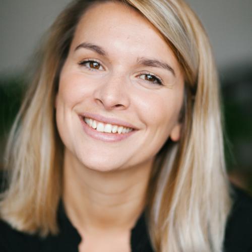 Anne-lyse F. - Chargée de communication - Community Manager