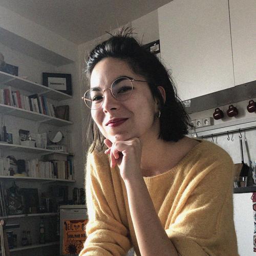 Chloë T. - Designer graphique et directrice artistique junior