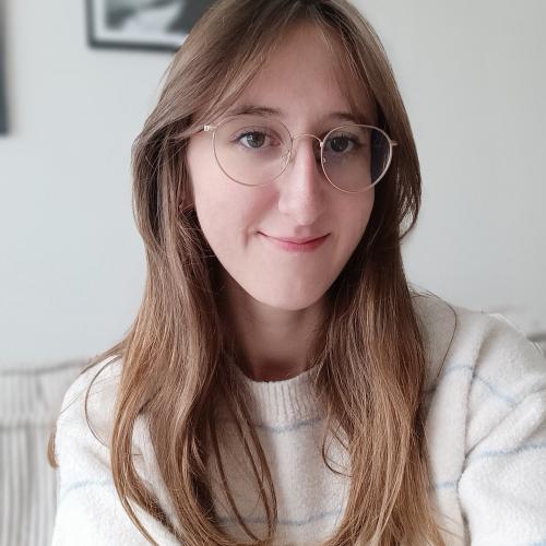 Flore V. - Community Manager