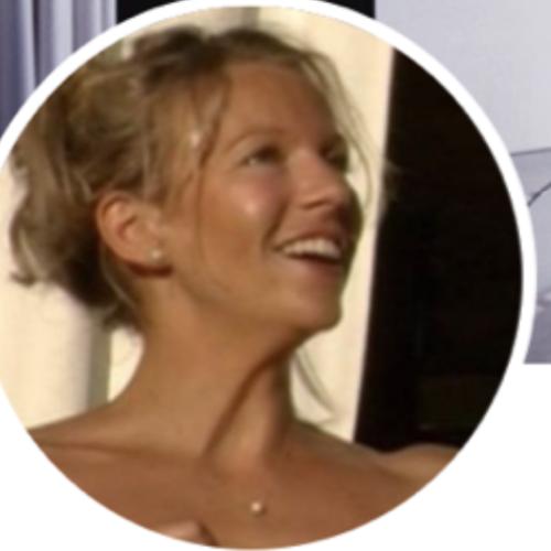 Anne-sophie V. - Community Manager / Photographe / Videaste