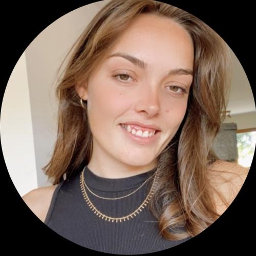 Inès F. - GRAPHISTE ET DIRECTRICE ARTISTIQUE