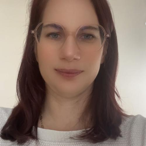 Hélène L. - Rédactrice Web - Correctrice - Modératrice