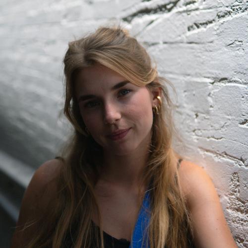 Elodie W. - Directrice Artistique & Graphiste