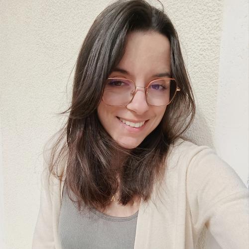 Amélie P. - Graphiste et consultante en communication