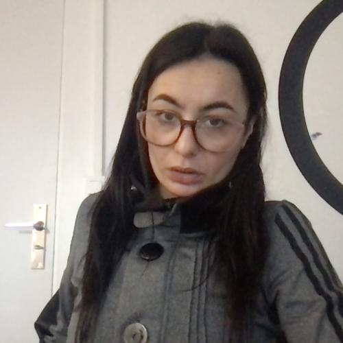 Emma S. - Graphiste, motion designer, direction artistique et 3D