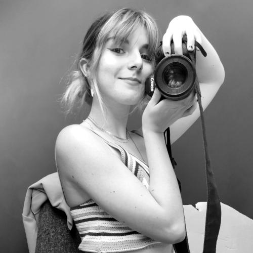 Manon B. - Photographe et Graphiste