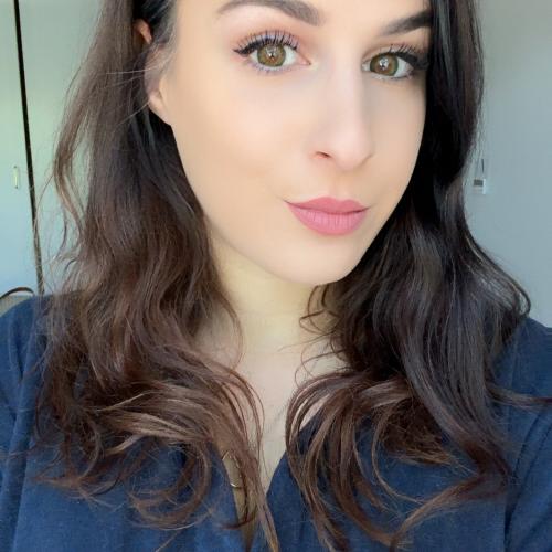 Alicia D. - Graphiste, photographe et community manager