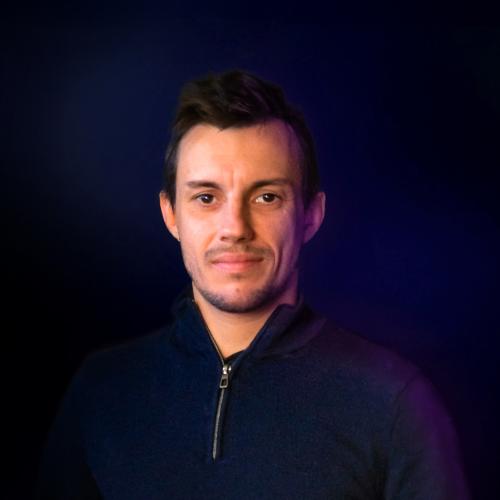 Anthony C. - Graphiste DA - Logos & identités visuelles ⭐+10 ans d'exp.