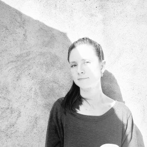 Emmà L. - Graphiste - Maquettiste - Illustratrice - Correctrice
