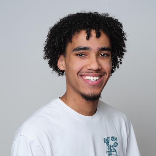 Julian A. - Community manager et créateur de contenu