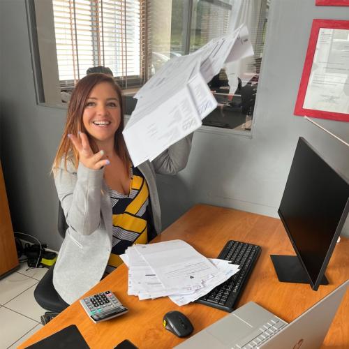 Laetitia V. - COMPTABILITE PAIE ADMINISTRATION MARKETING RESEAUX CM