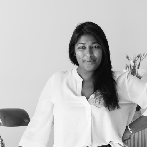 Ellaura B. - Consultante contrats, data