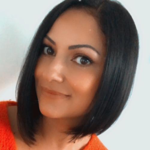 Nadia K. - Community manger / assistante