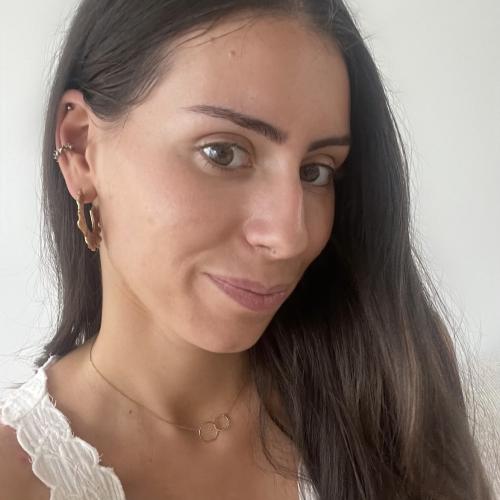 Donia C. - Consultante communication et commercial