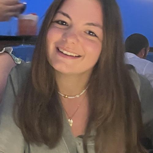 Saveria M. - Community manager
