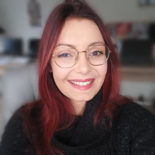 Esther R. - Graphiste Illustratrice Motion designer