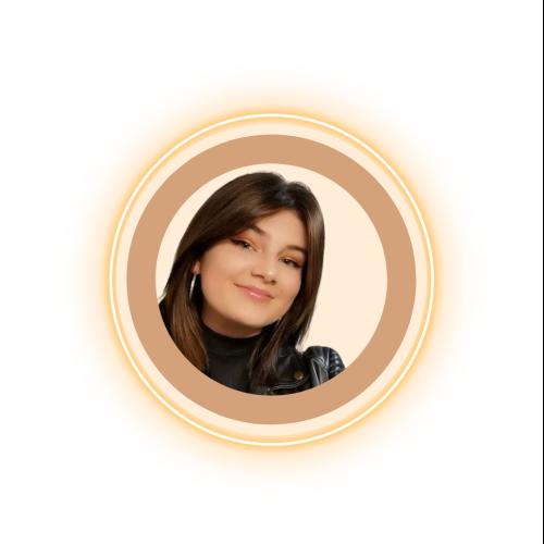 Lucie B. - Community & Social Media Manager