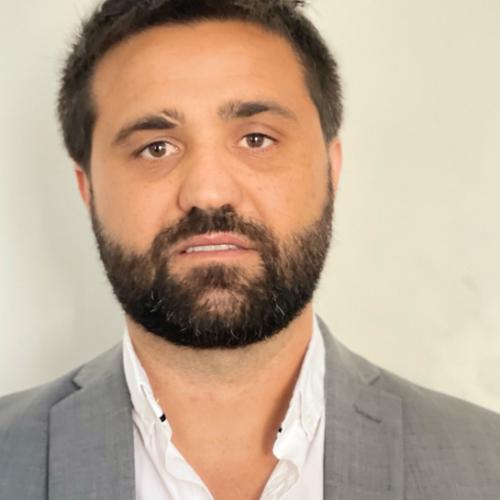 Vedat E. - Consultant indépendant expérimenté en consolidation