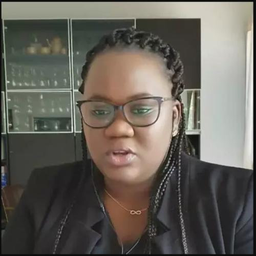 Régine C. - Archiviste