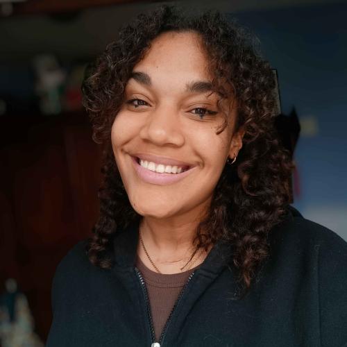 Léane B. - Graphiste / Illustratrice / Typographe