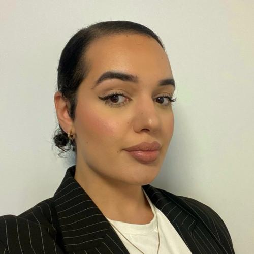 Adriana Y. - Brand content & community manager ✨