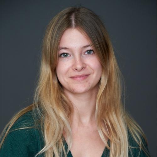 Chloé B. - Community Manager