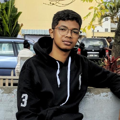 Raphaelito R. - Community manager