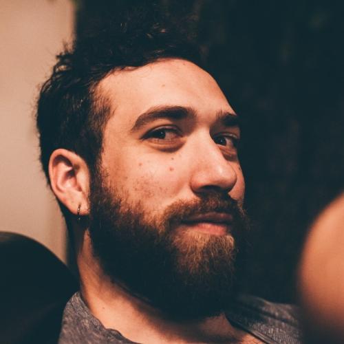 Alexandre B. - Chargé de communication / Graphiste