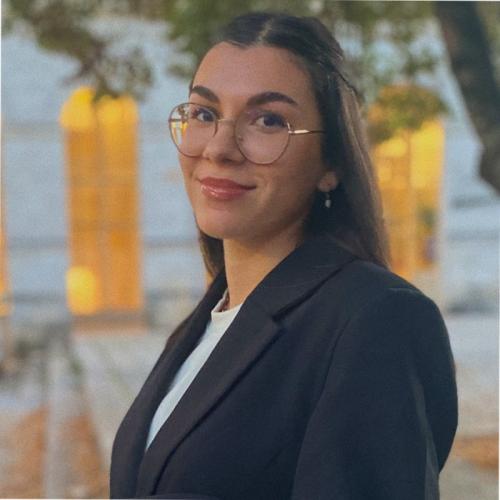 Ariane V. - Social Media Manager
