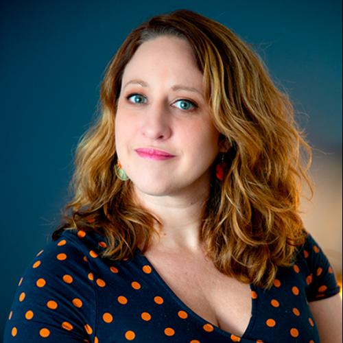 Nelly B. - Consultante en stratégie de marque et designer graphique