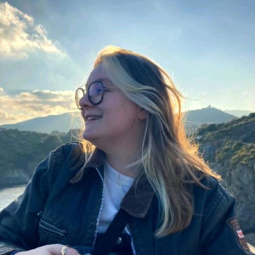 Julie O. - Motion Designer et Graphiste