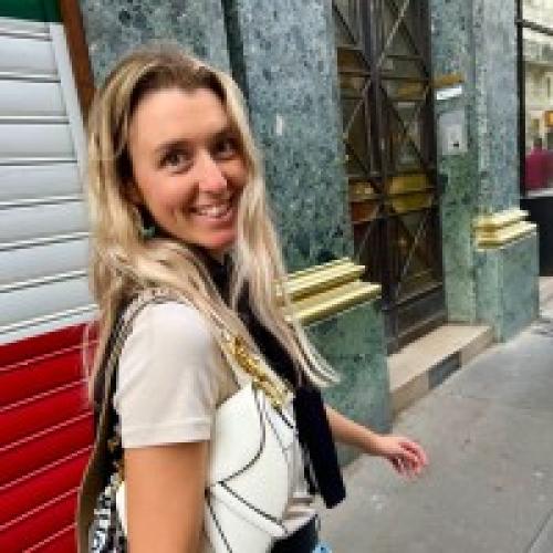 Chloé C. - Responsable de communication 360