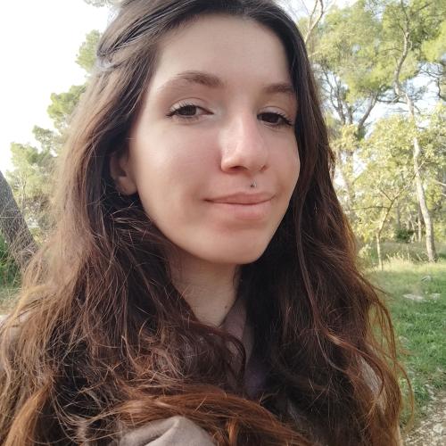 Elise P. - Community manager & Brand Designer
