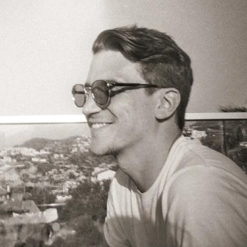 Axel H. - Graphiste / Motion Designer