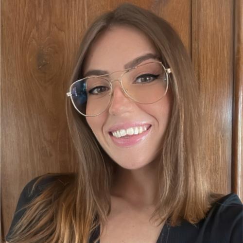 Vanille J. - Community manager - Graphiste