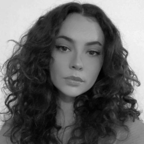 Mathilde C. - Directrice artistique, graphiste & photographe
