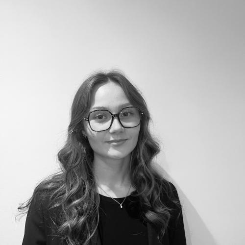 Flora V. - Experte en Communication Digitale et Stratégie d'Infleunce