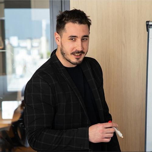 Alan Z. - Business analyste