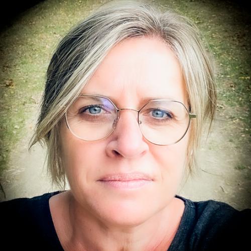 Elvina B. - Experte logistique et gestion administrative