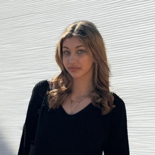 Louanne F. - Graphiste et Community Manager