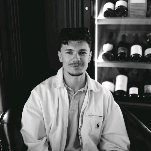 Maxime B. - Directeur Artistique/ Graphiste Spécialisé dans le Branding
