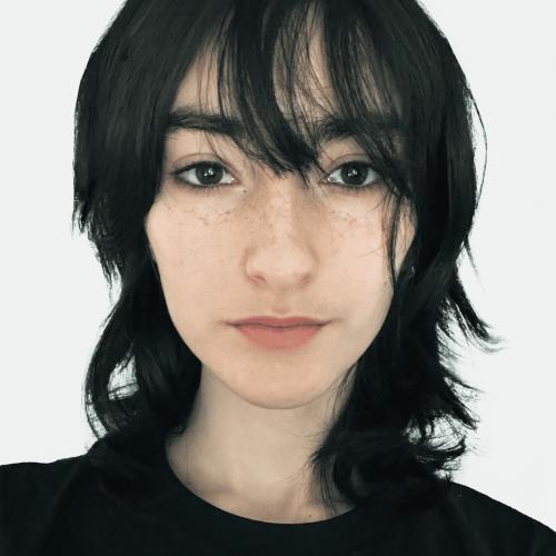 Selma L. - Graphiste / CM