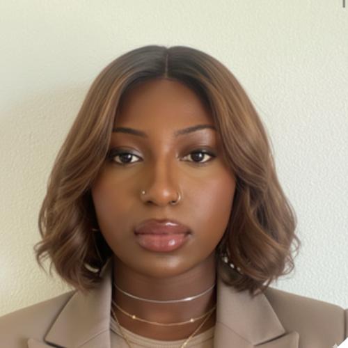 Cécilia M. - Designer de sites internet & Stratégie de marque