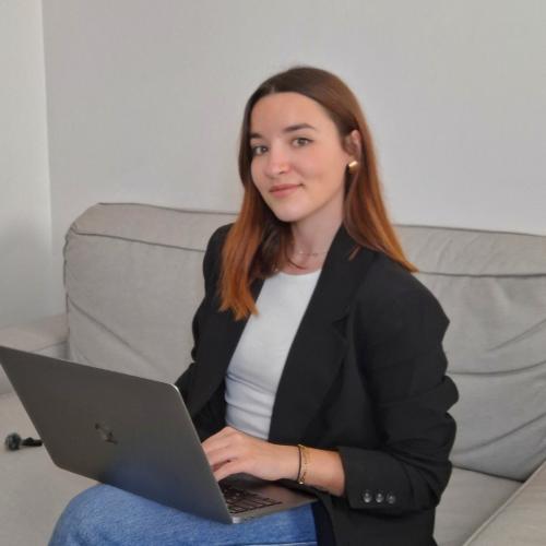 Anaïs M. - Graphiste Multimédia