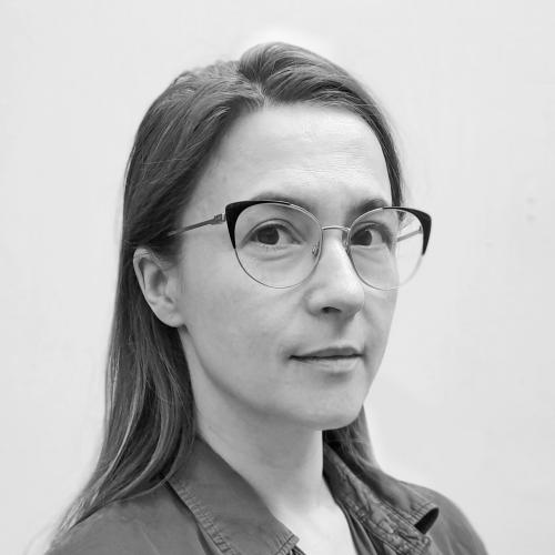 Anna N. - Stylisme Photo pour le luxe I Set design & Décors en papier