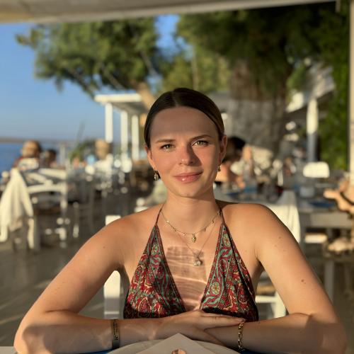Julia P. - Chargée de marketing et communication