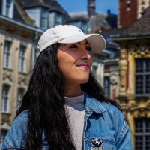 Elèna B. - Community Manager et graphiste